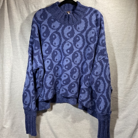 Free People Sweater Beautiful Blue, mock neck slouchy and boxy, hi/low - Picture 1 of 5